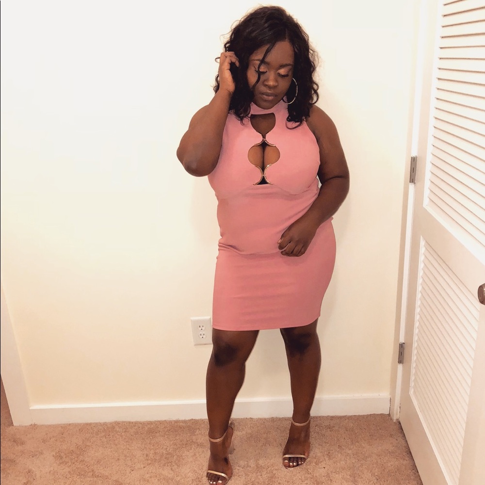 Super stretchy pink dress! Really comfy.